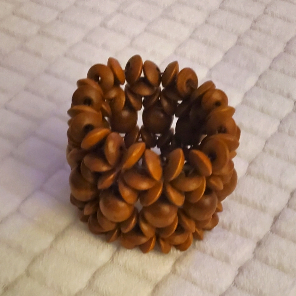 NWOT- Detailed Wooden Style Stretch Bracelet